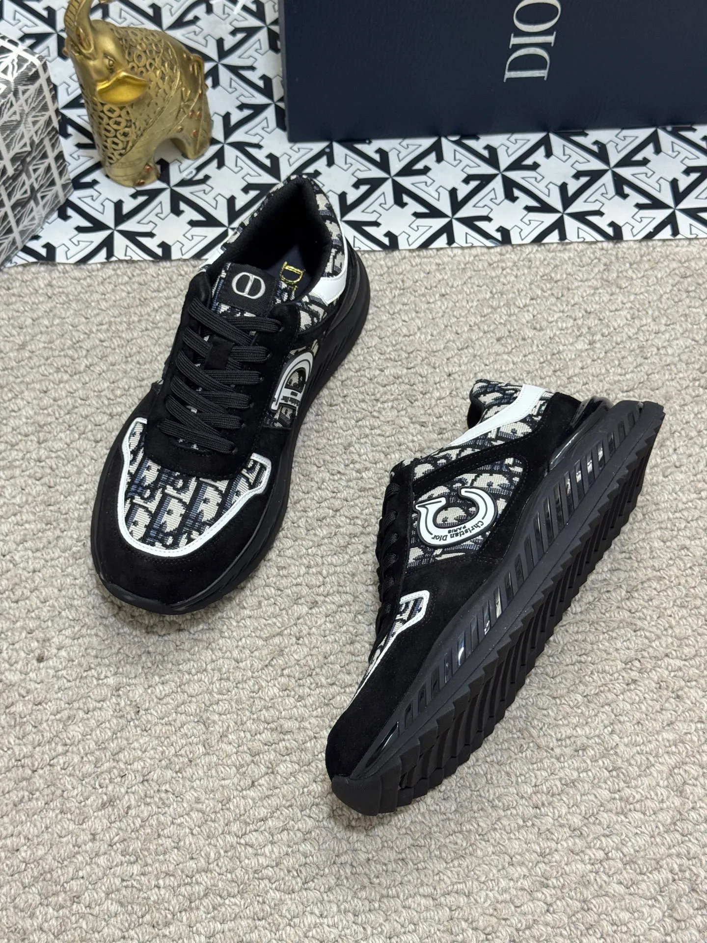 Men's men's shoes 💰440 [New model] 🐞🐞Top original - Dior 🆕 Low-top B02 casual sports shoes, carefully made of first-layer cowhide with canvas, comfortable and breathable ~ rubber soles, enhance style. Fashionable and versatile, it can complement any look. Featuring an exquisite design that is uniquely dynamic and modern, this shoe is part of Dior's legacy and embodies modern elegance. Size: 38-44 (45 customized